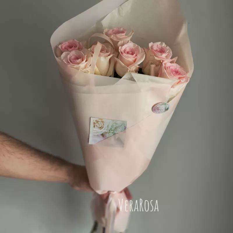 Букет из 7 розовых роз 1