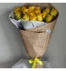 Букет из 15 жёлтых роз в крафте 1