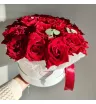 Розы в шляпной коробке Алые лепестки  2