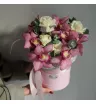 Нежные орхидеи в шляпной коробке 