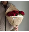 Букет из 15 бордовых роз в крафте 3