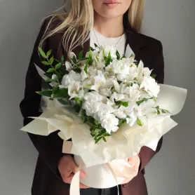 Цветы в коробке Свадебная нежность от интернет-магазина «VeraRosa»