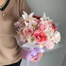 Цветы в коробке Нежный рассвет от интернет-магазина «VeraRosa»