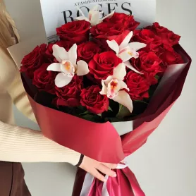 Букет Алая страсть от интернет-магазина «VeraRosa»