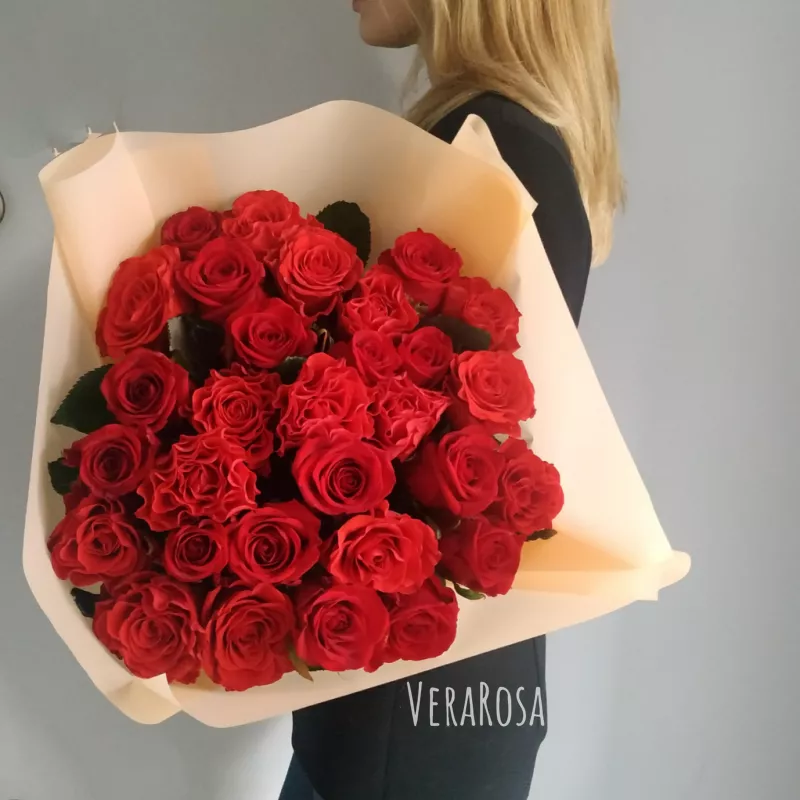 Розы в крафтовой упаковке «VeraRosa» 1