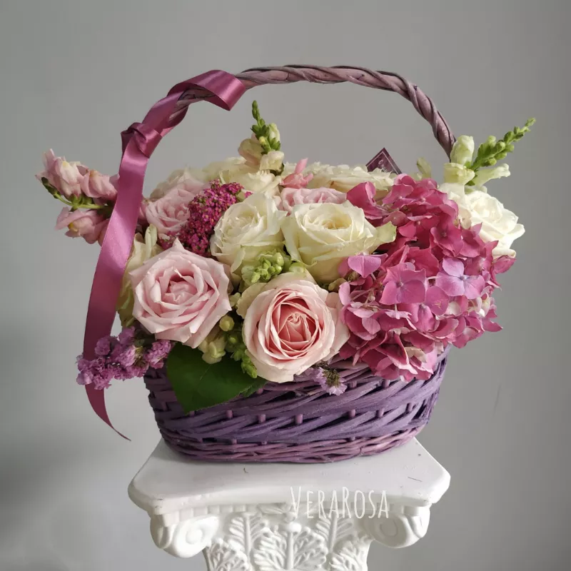 Цветы в корзине «Пурпурный флёр»