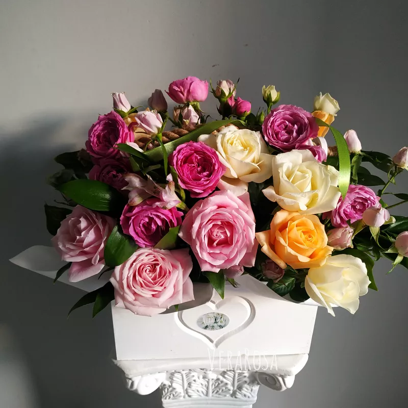 Цветы в ящике «С розами»