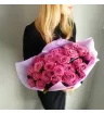 Букет с 25 розовыми розами «Лиловый цвет»