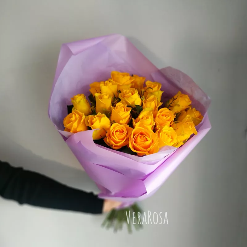 Монобукет из 19 жёлтых роз 