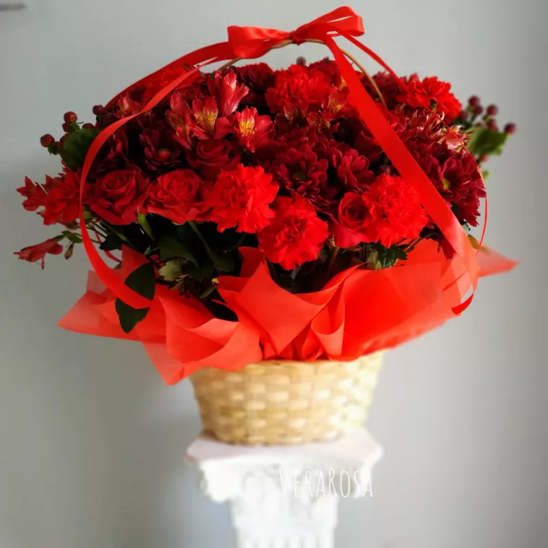 Цветы в корзине «Оттенки красного» 1