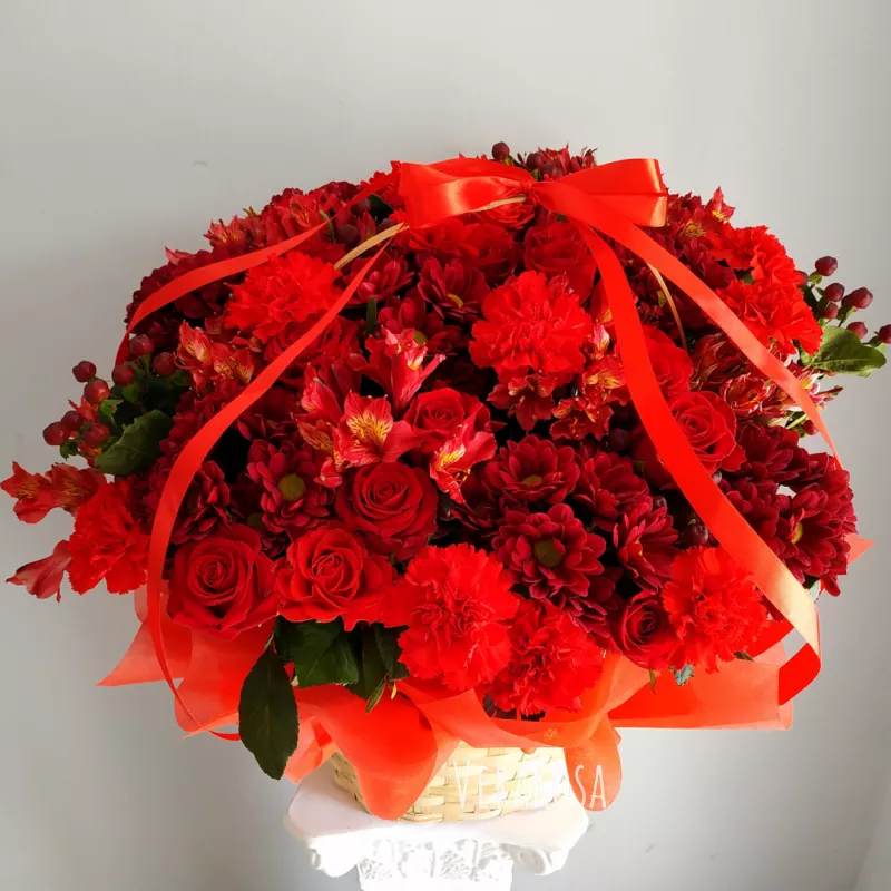 Цветы в корзине «Оттенки красного» 2