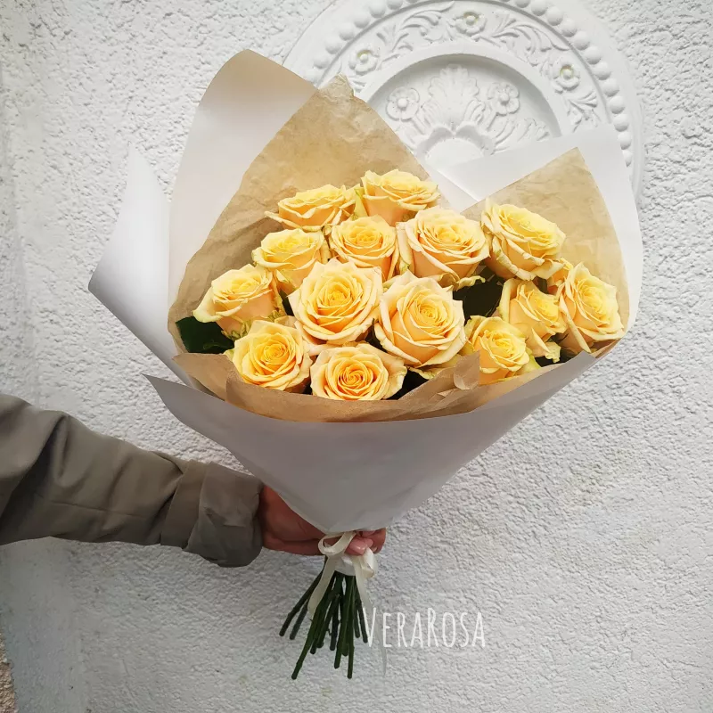 Букет из 15 роз карамельного оттенка 2