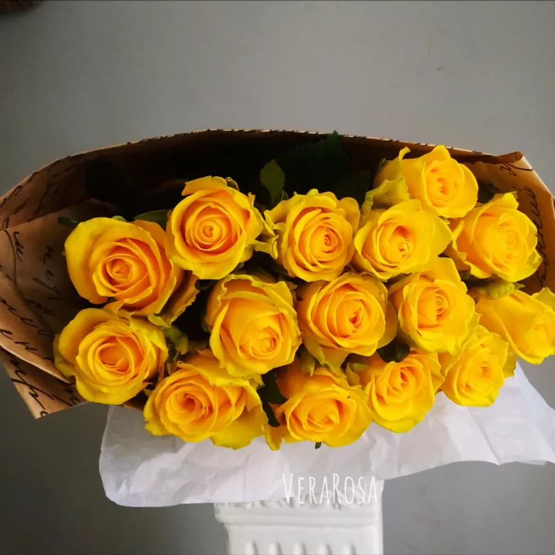 Жёлтая роза 15шт