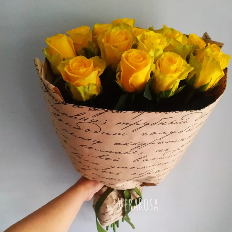 Букет из 15 жёлтых роз